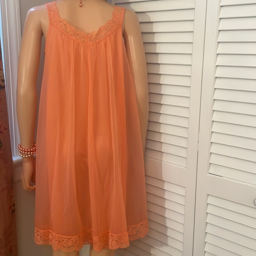 Vintage VANITY FAIR orange nighty with orange lace trim. Size XS - Picture 8 of 10